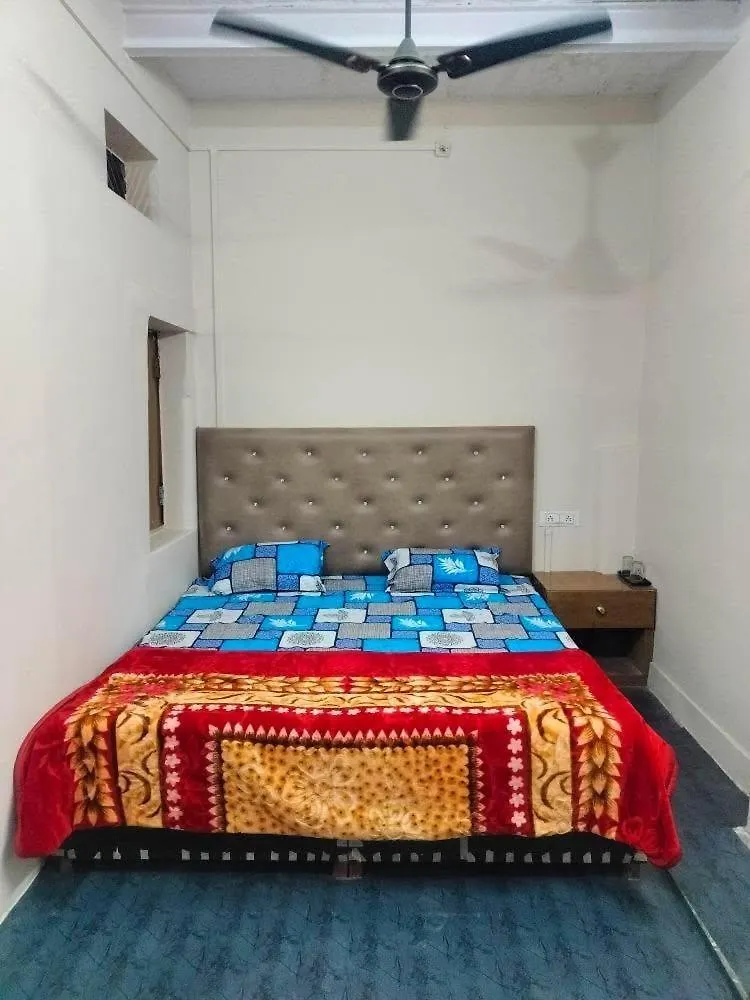 ורנאסי Somit Warm Welcomes 0*,  הודו